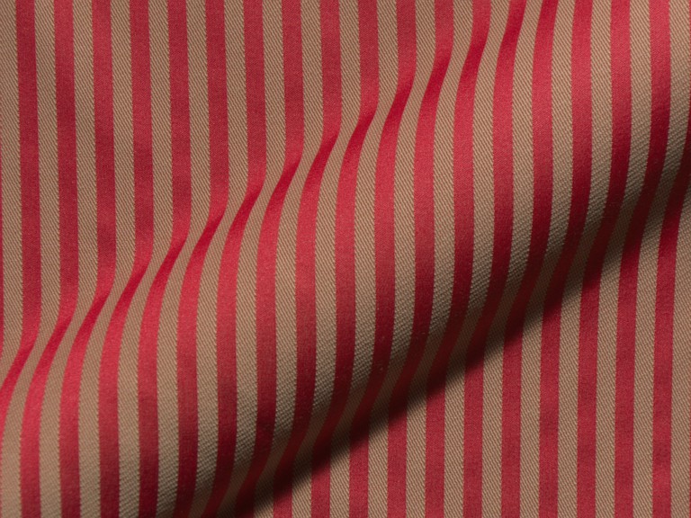 Fein gestreifte, feuerhemmende, klassischer Polsterstoff Rigello FR E5616-848 rot